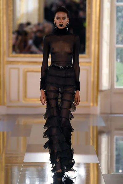 Look 25